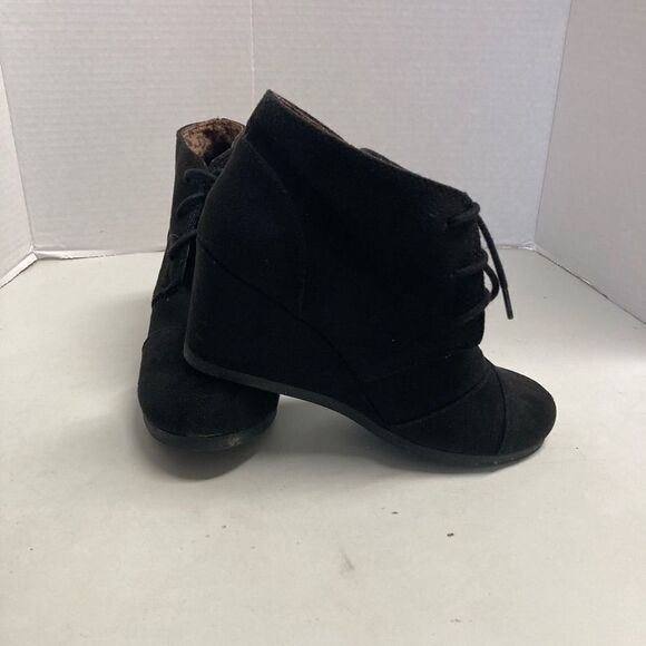MANHATTAN Collection Black faux suede Wedge booties Size 6 - Picture 5 of 12